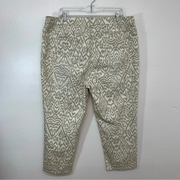 Chicos 3 Pants Crop XL/16 White Tan Print Pockets Front Zip Stretch Casual Work - Picture 4 of 11
